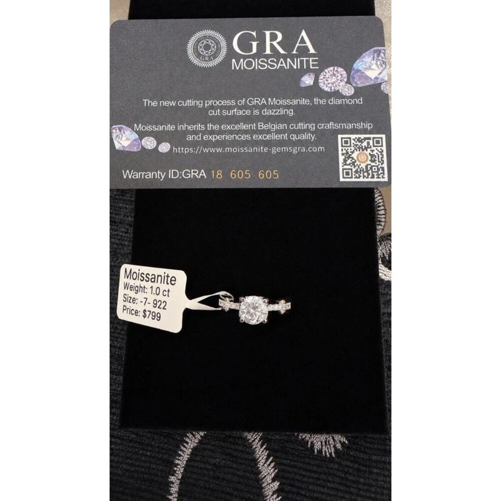 1 CT Moissanite Ring Size 7 Silver Tone with Accent Stone Band